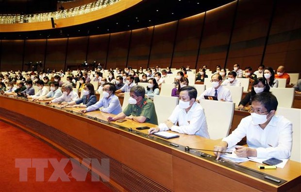 Đại biểu Quốc hội biểu quyết thông qua các nghị quyết về việc thành lập Đoàn giám sát chuyên đề của Quốc hội năm 2022