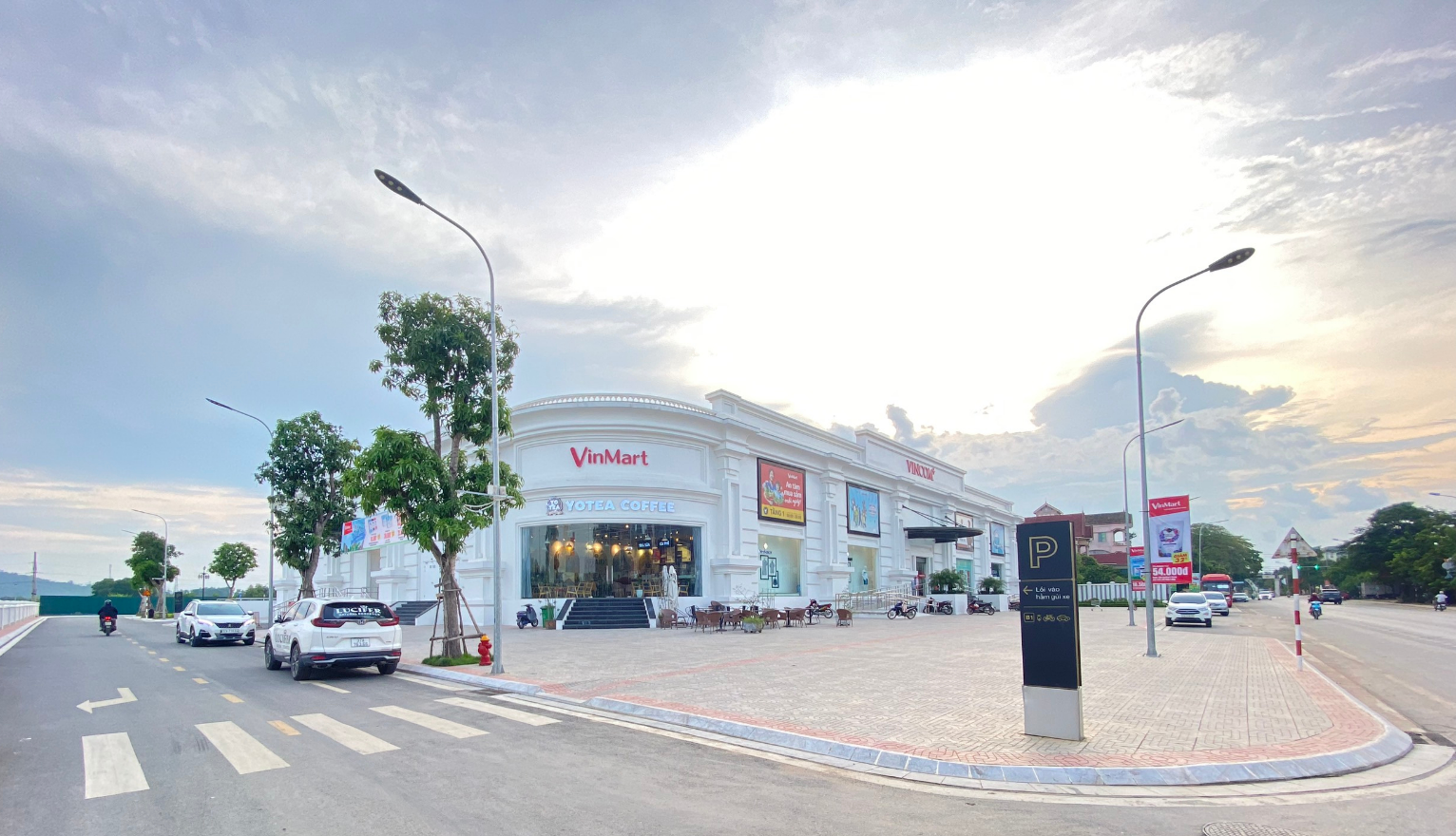 Vincom Plaza Thái Hòa do Tập đoàn Vingroup xây dựng và phát triển nằm trên trục đường Trần Hưng Đạo