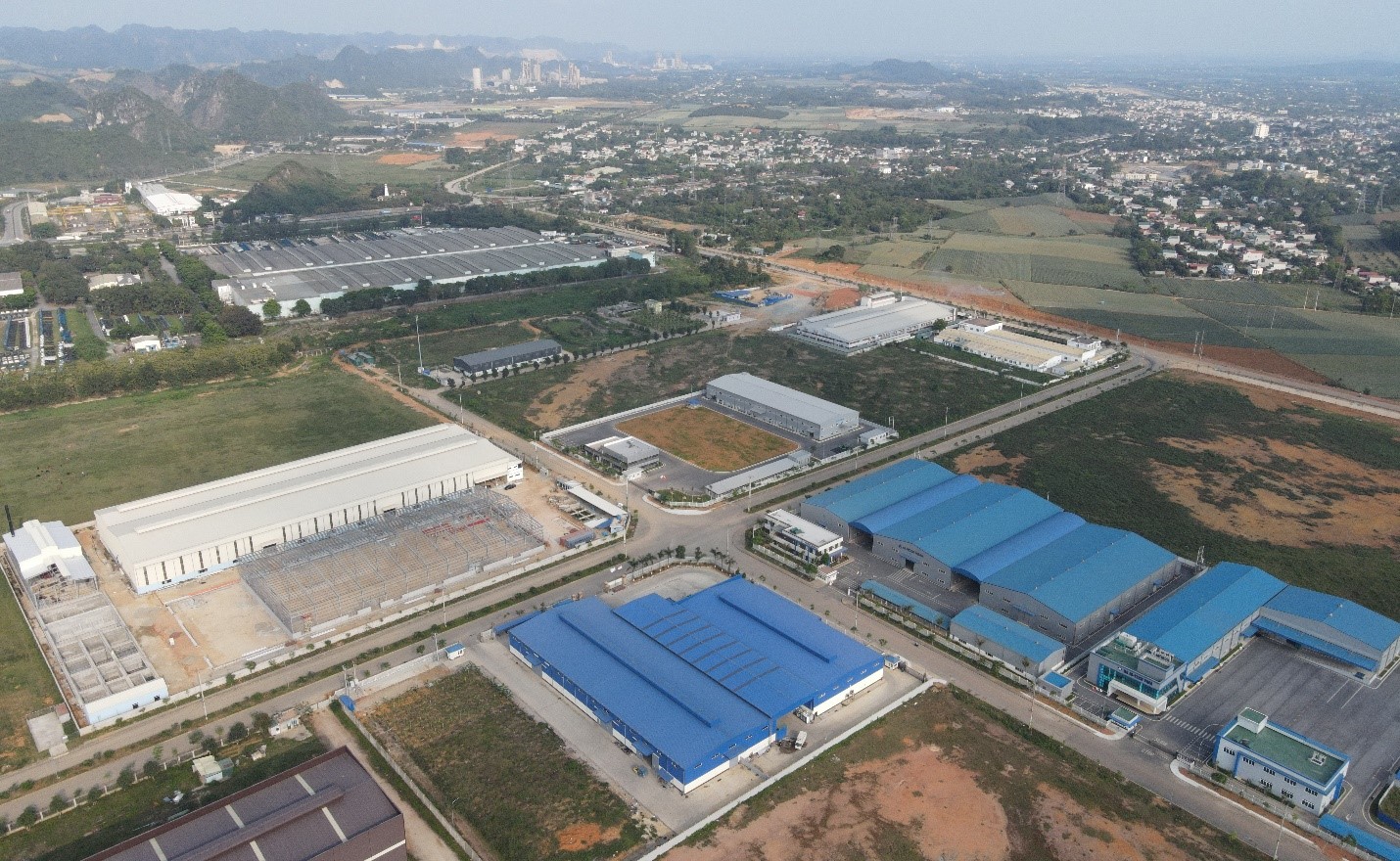 Khu công nghiệp Bỉm Sơn thu hút hàng loạt các doanh nghiệp Hàn Quốc, Nhật Bản, Đài Loan đến đầu tư, xây dựng nhà máy