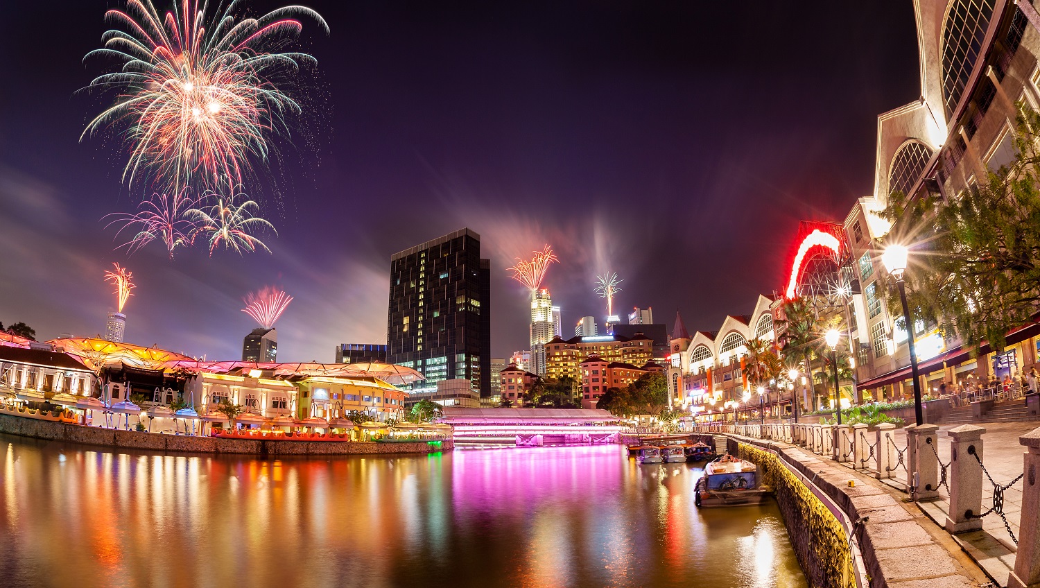 Khu vực bến cảng Clarke Quay sôi động bậc nhất thế giới nằm bên con sông Singapore