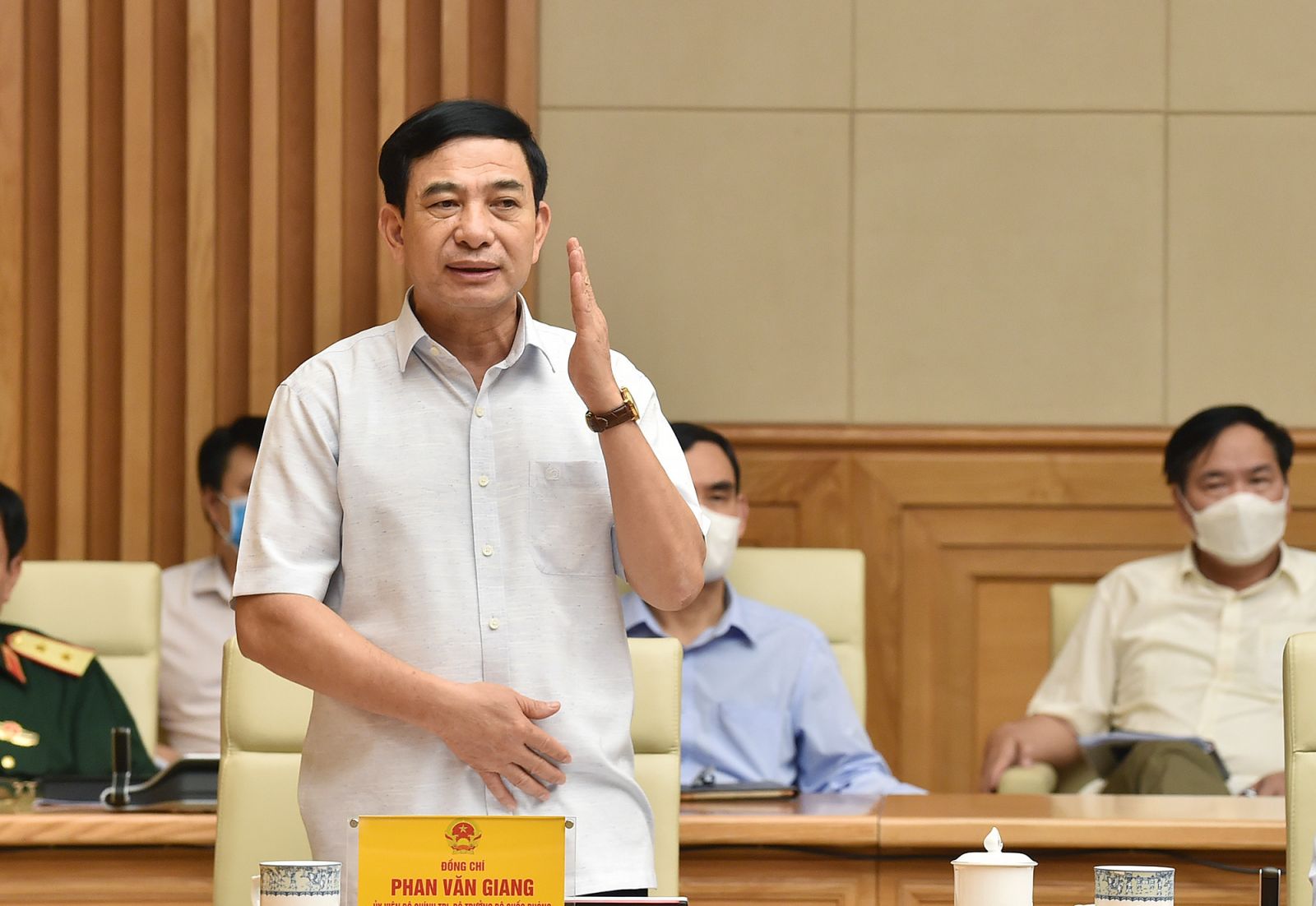 Bộ trưởng Bộ Quốc phòng Phan Văn Giang phát biểu tại cuộc họp
