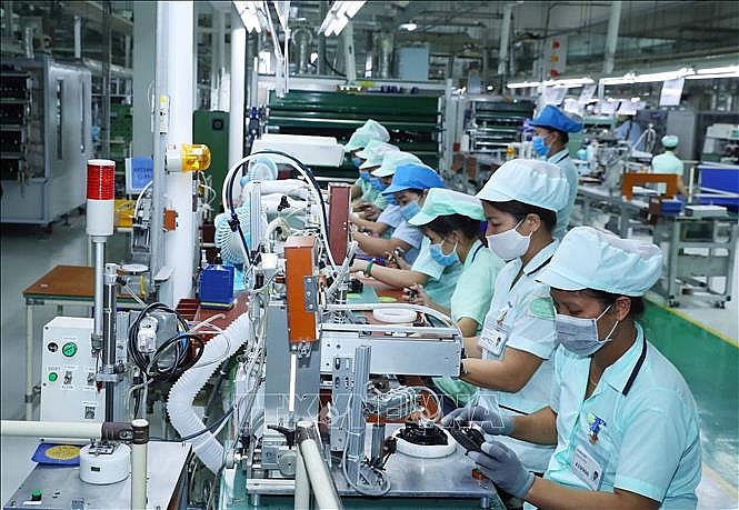 Sản xuất các loại loa và tai nghe điện thoại di động tại nhà máy của Công ty TNHH Điện tử Foster (Bắc Ninh), tại Khu Công nghiệp Đô thị và Dịch vụ VSIP Bắc Ninh, xã Phù Chẩn, thị xã Từ Sơn, tỉnh Bắc Ninh