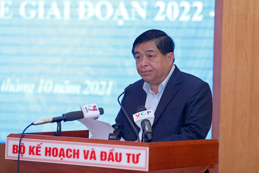 Bộ trưởng Bộ Kế hoạch và Đầu tư Nguyễn Chí Dũng khẳng định, Việt Nam cần phải xây dựng Chương trình phục hồi và phát triển kinh tế, để không lỡ nhịp khi bước vào trạng thái bình thường mới