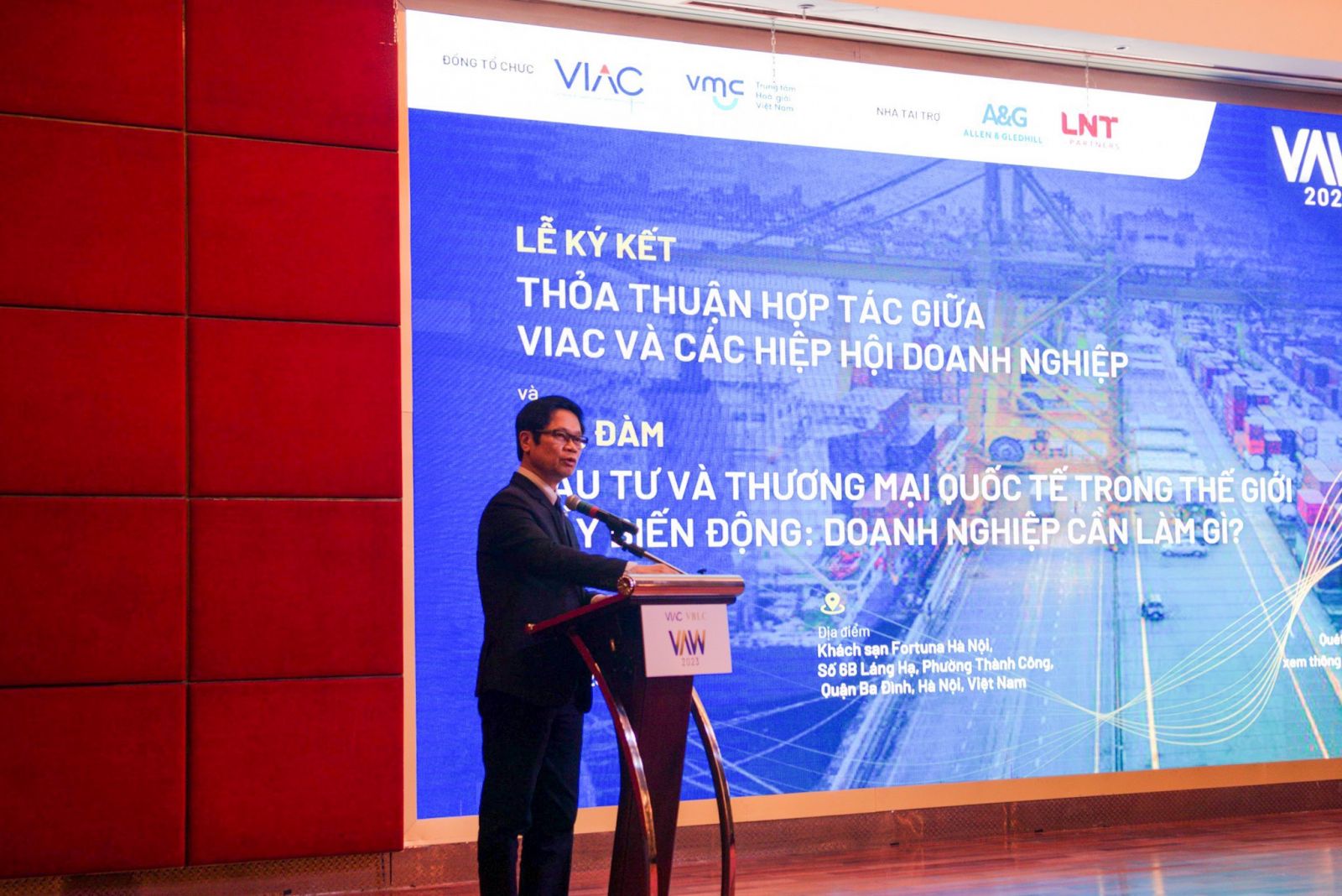 TS. Vũ Tiến Lộc, Chủ tịch Trung tâm Trọng tài Quốc tế Việt Nam (VIAC). (Ảnh: Minh Quân)