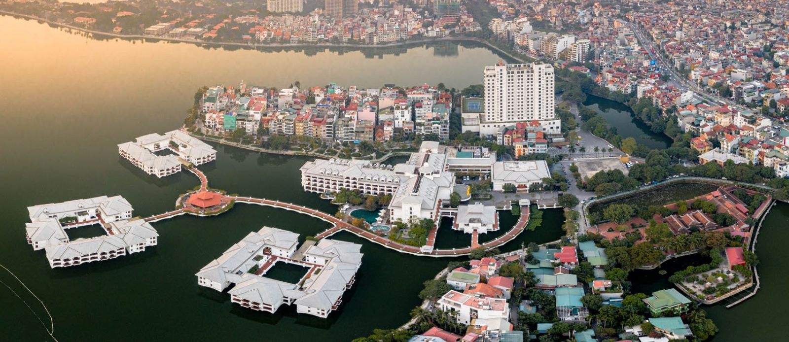 Hiện khu vực nội đô các thành phố lớn như Hà Nội, TP.HCM đều đối mặt với sự cạn kiệt quỹ đất khiến giá bất động sản thiết lập ở mức cao.