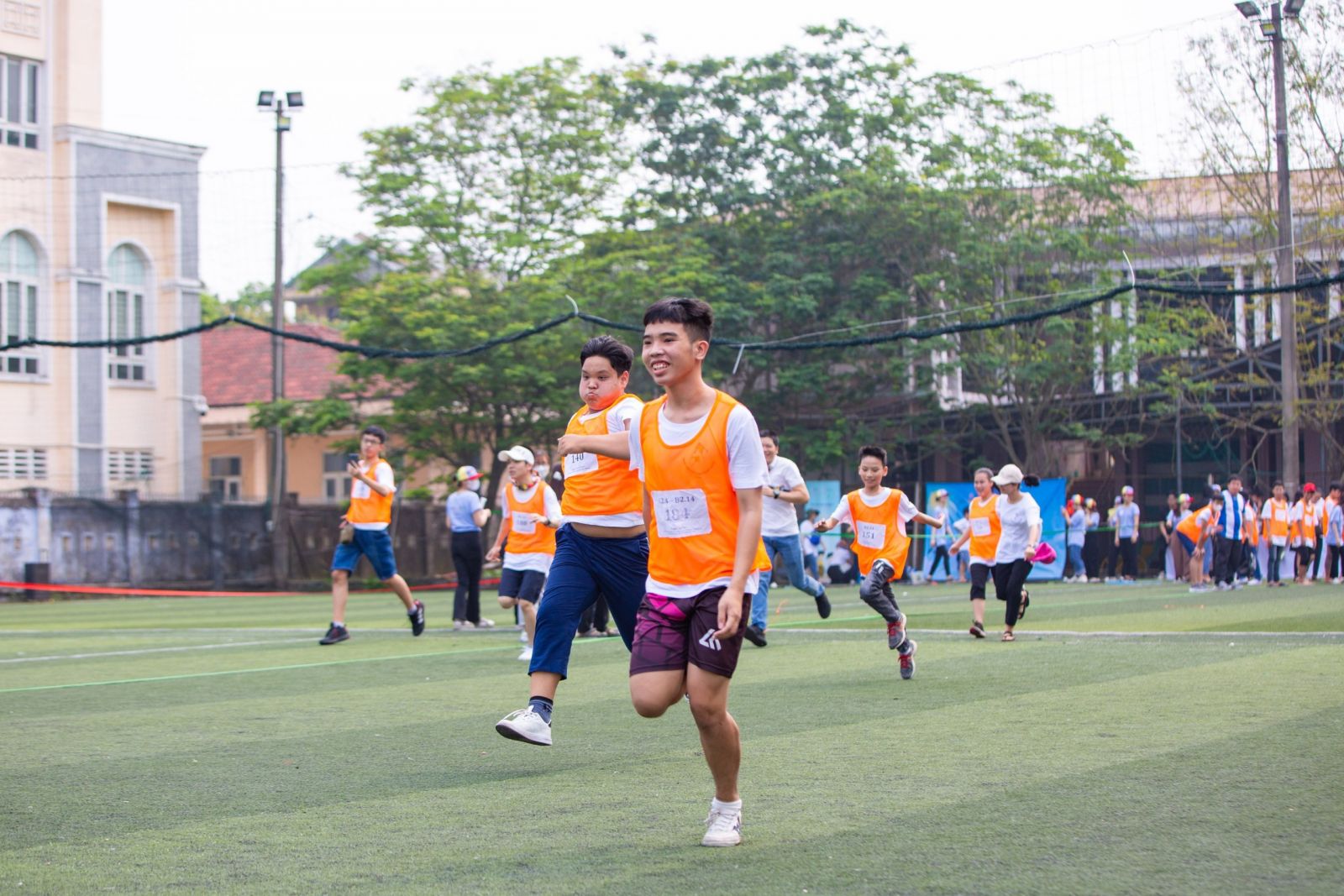Trẻ tham gia bộ môn thi chạy tại sự kiện “Ngày hội thể thao thân thiện cho trẻ khuyết tật trí tuệ và khuyết tật phát triển 2023”