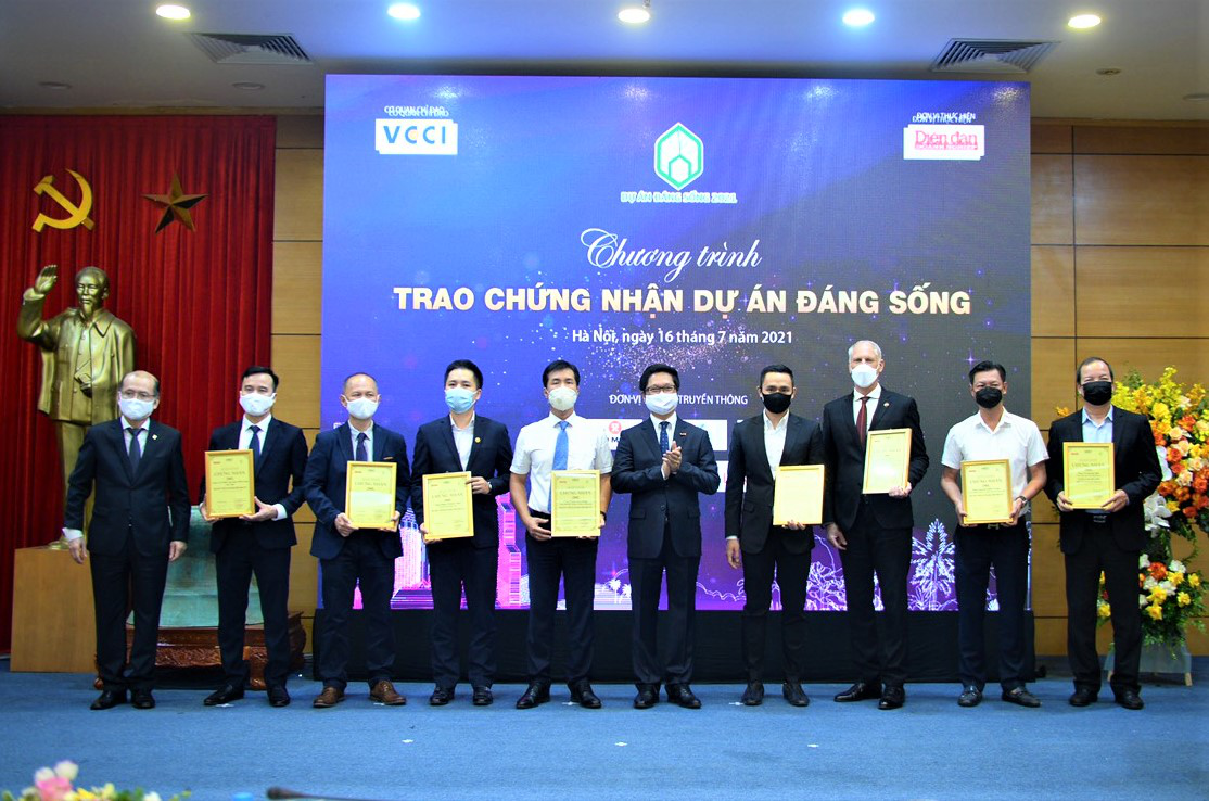  Ông Dennis Ng Teck Yow – Tổng Giám Đốc Gamuda Land Việt Nam nhận giải thưởng    Dự án Xanh tiêu biểu 2021