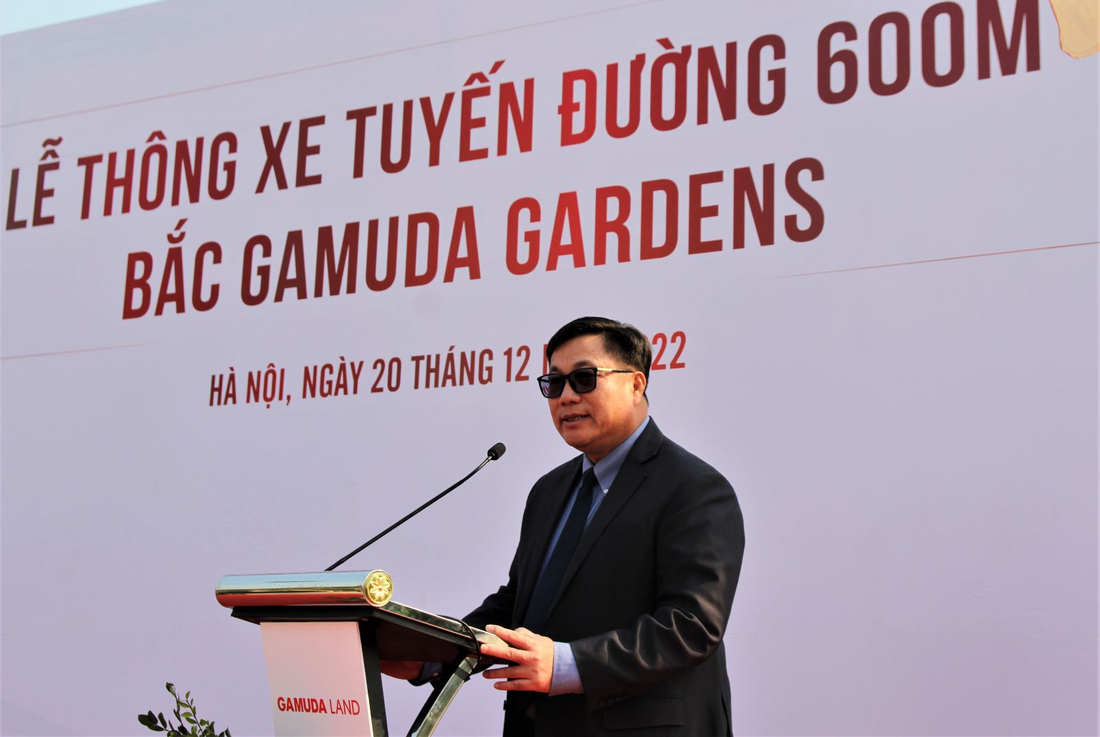 Ông Nguyễn Quang Hiếu – Bí thư Quận ủy Hoàng Mai phát biểu tại buổi lễ thông xe tuyến đường 600m phía Bắc Khu đô thị Gamuda Garden.
