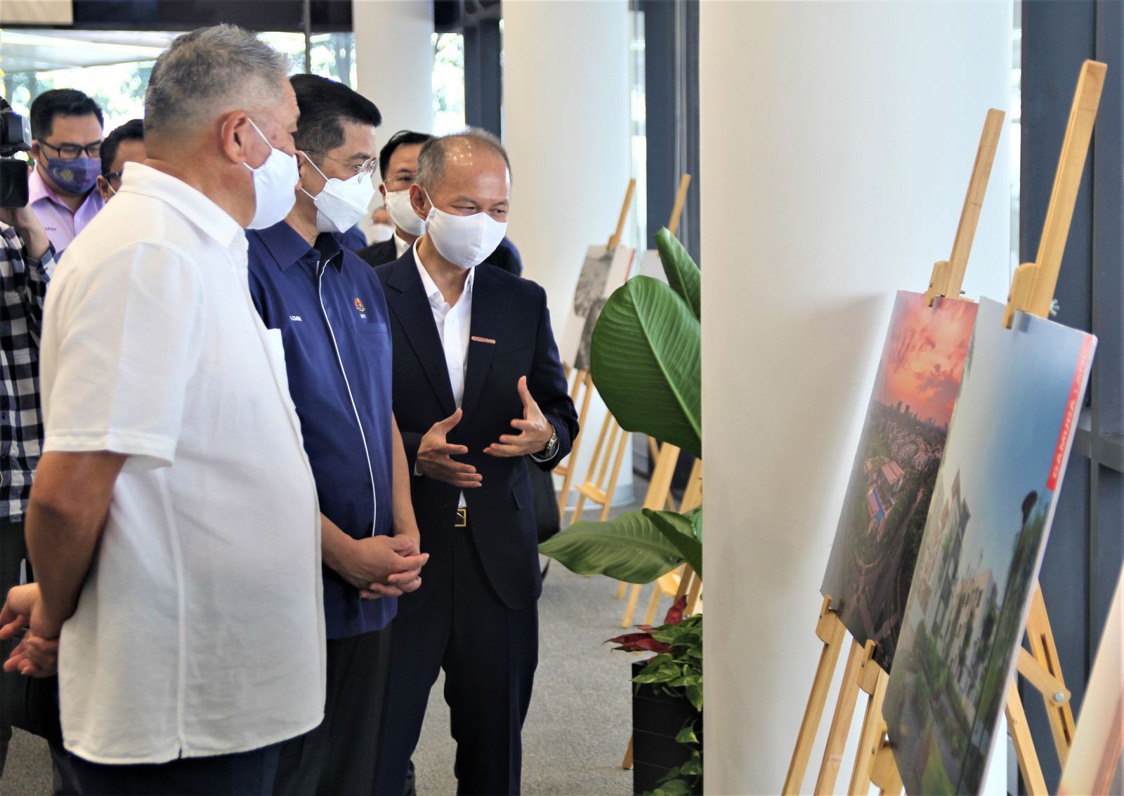 Bộ trưởng Thương mại và Công nghiệp Quốc tế Malaysia Mohamed Azmin Ali thăm Gamuda Land Việt Nam 