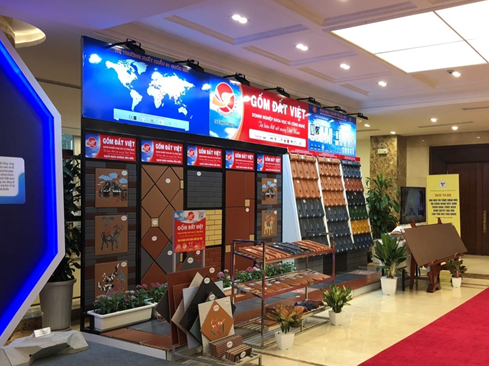 Các sản phẩm của Gốm Đất Việt tại gian trưng bày
