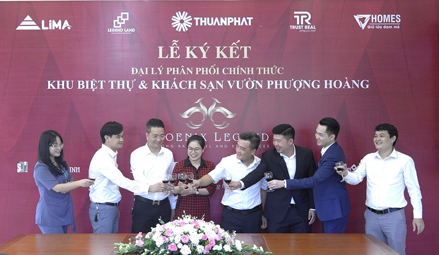 Lễ ký kết ra mắt sản phẩm Phoenix Legend của Công ty CP Đầu tư và Dịch vụ Thuận Phát.