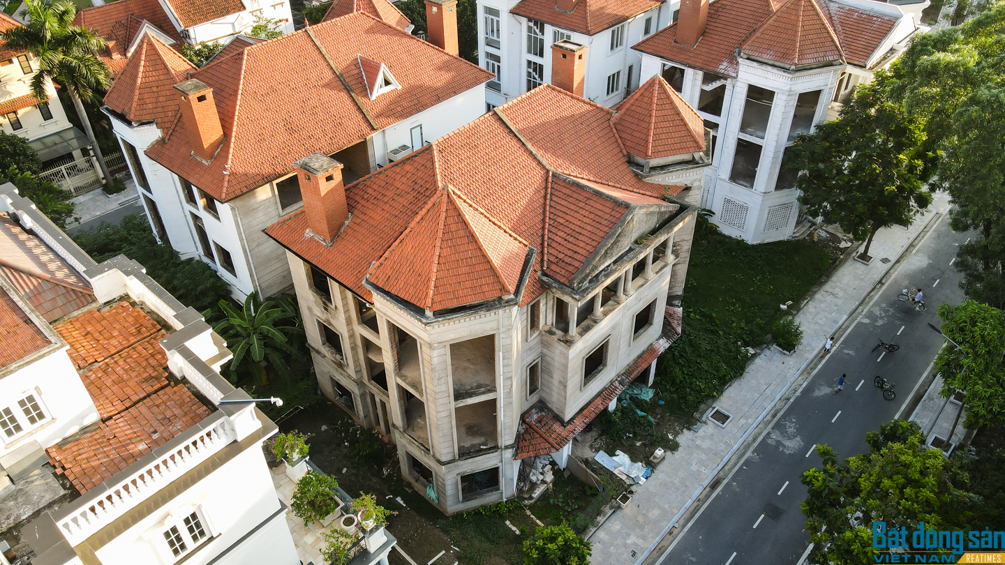 Biệt thự triệu đô bỏ hoang, thành nhà trọ miễn phí ở Hà Nội