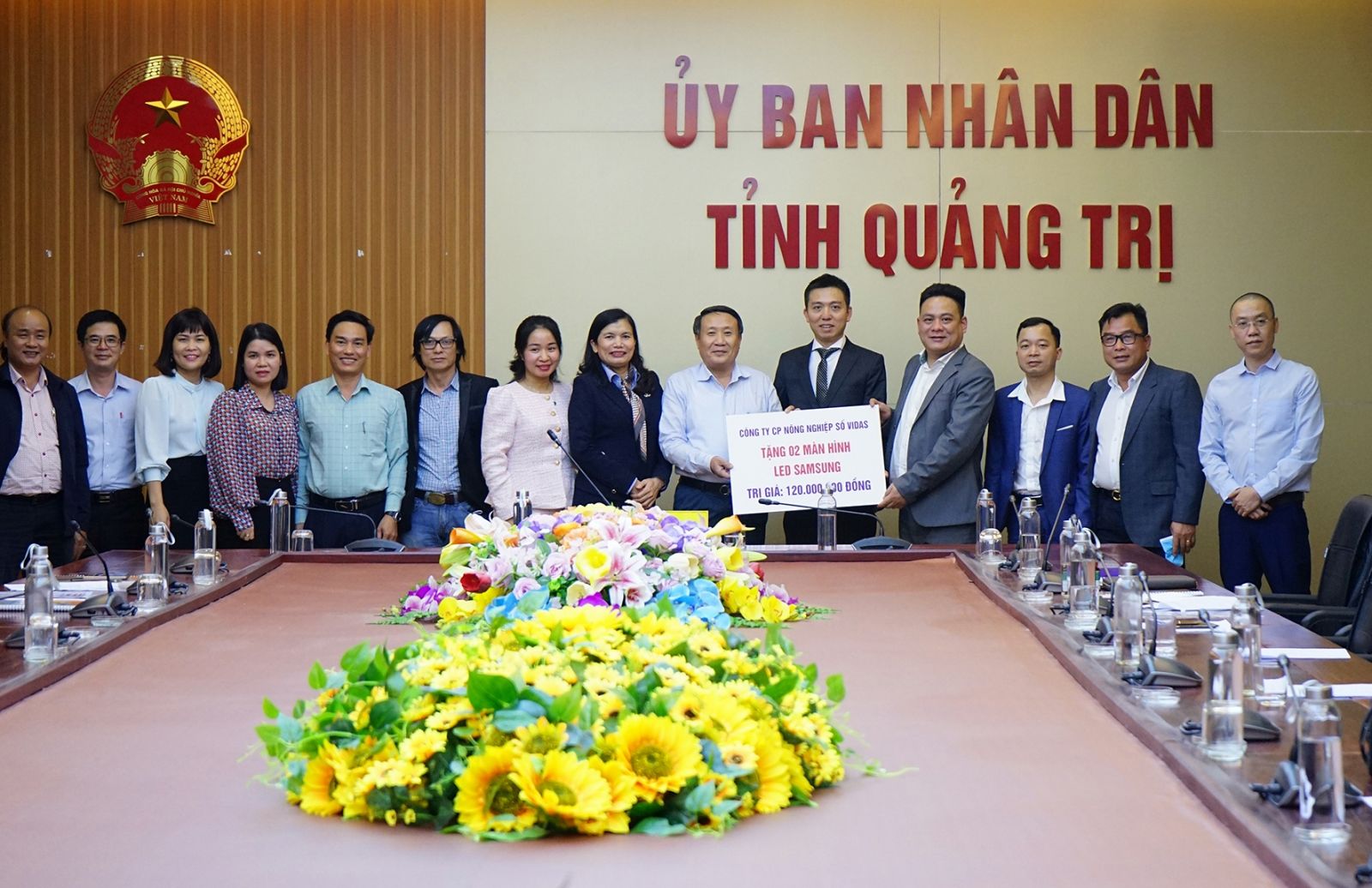 Ban đại diện thành lập quỹ tặng 2 màn hình Led Samsung cho tỉnh Quảng Trị