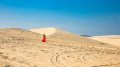 Biến ảo cung đường cát trắng nắng vàng: Quen mà lạ