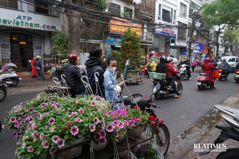 Chợ Bưởi những phiên cuối cùng của năm mang đậm nét văn hóa người Hà Nội- Ảnh 15.