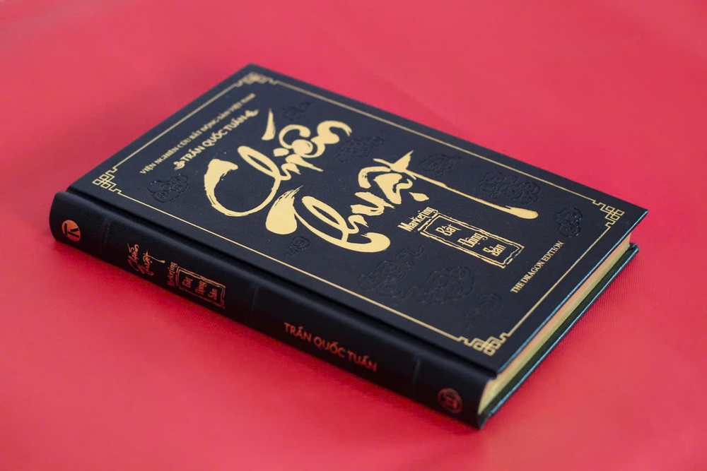 Trao tặng sách Chiến Thuật Marketing Bất động sản cho lãnh đạo Hội Môi giới Bất động sản Việt Nam- Ảnh 4. Trao tặng sách Chiến Thuật Marketing Bất động sản cho lãnh đạo Hội Môi giới Bất động sản Việt Nam- Ảnh 4.