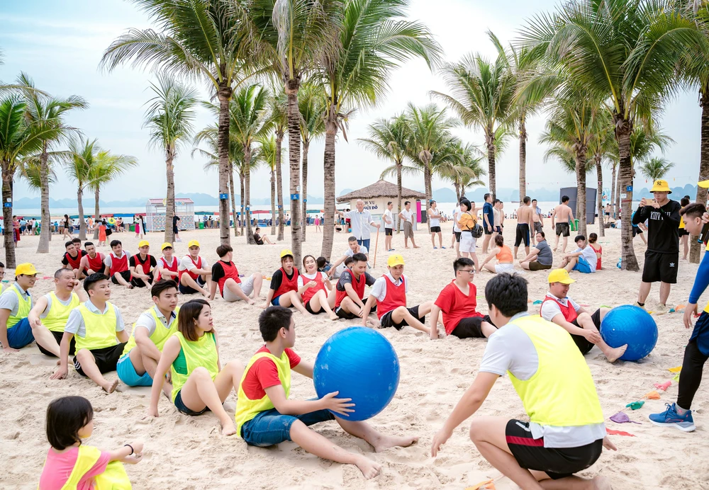 Quảng Ninh: Từ miền đất di sản đến khát vọng "trung tâm du lịch xanh"- Ảnh 26.