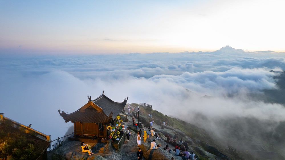 Quảng Ninh: Từ miền đất di sản đến khát vọng "trung tâm du lịch xanh"- Ảnh 7.