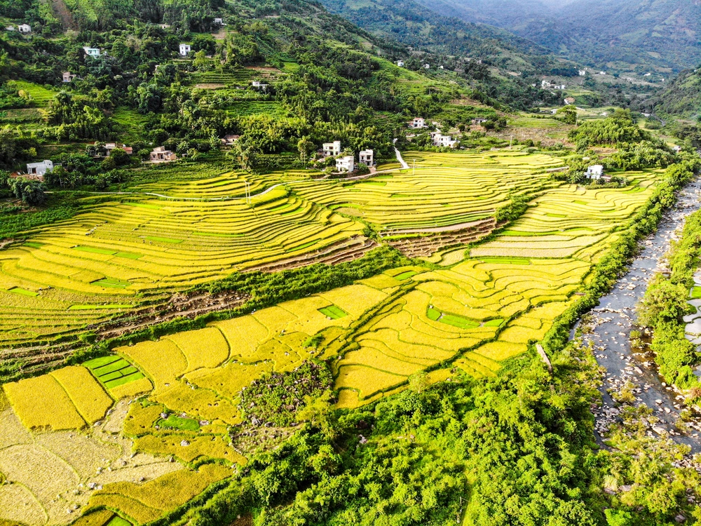 Quảng Ninh: Từ miền đất di sản đến khát vọng "trung tâm du lịch xanh"- Ảnh 9.