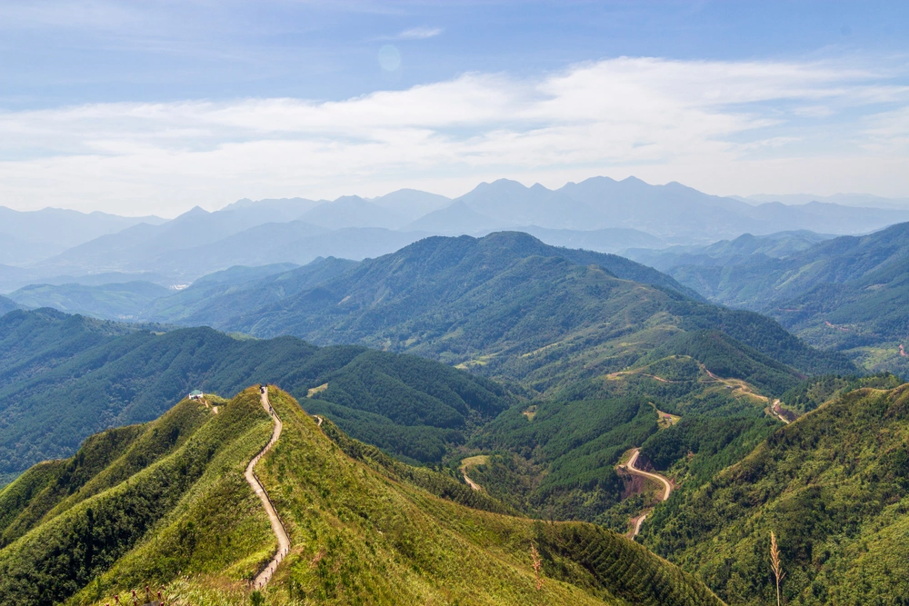 Quảng Ninh: Từ miền đất di sản đến khát vọng "trung tâm du lịch xanh"- Ảnh 8.