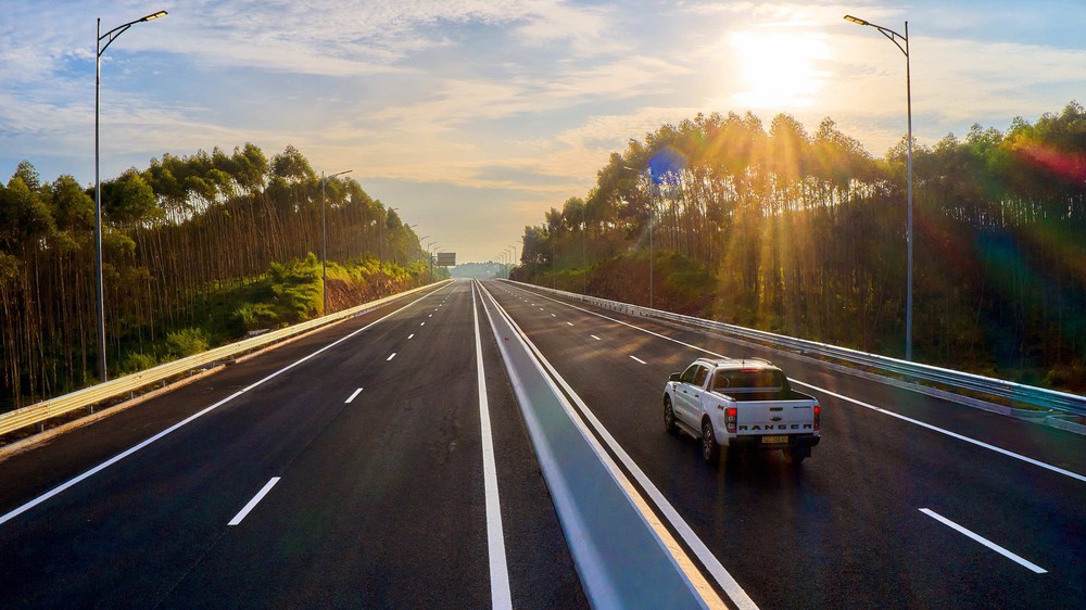 Chính quyền kiến tạo và năng lực "mở đường" đưa Quảng Ninh trở thành "ngôi sao" thu hút đầu tư- Ảnh 4.