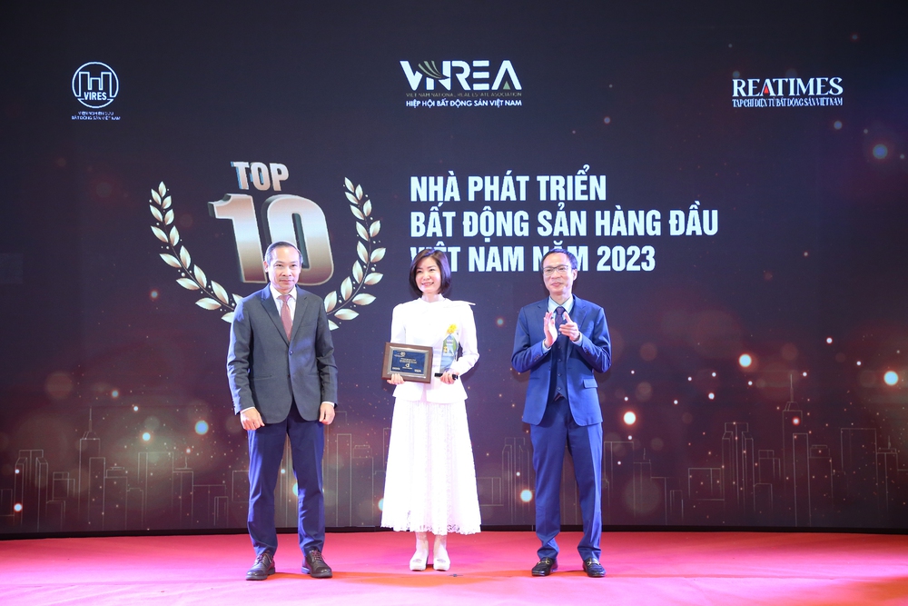 Lễ Vinh danh thương hiệu Bất động sản dẫn đầu 2024 - 2025: Lan tỏa cảm hứng, "tiếp lửa" động lực cho cộng đồng doanh nghiệp trong kỷ nguyên vươn mình- Ảnh 8.