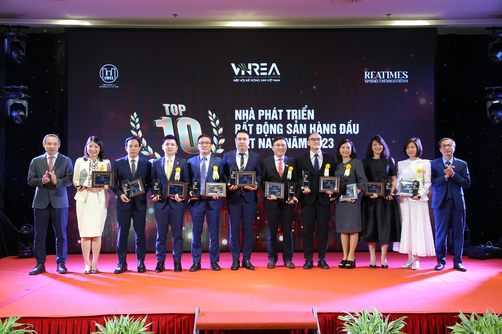 Lễ Vinh danh thương hiệu Bất động sản dẫn đầu 2024 - 2025: Lan tỏa cảm hứng, "tiếp lửa" động lực cho cộng đồng doanh nghiệp trong kỷ nguyên vươn mình- Ảnh 5.