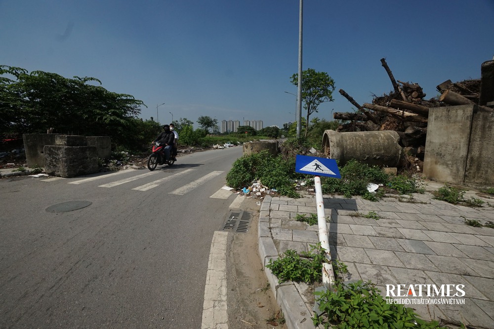 Hà Nội: Công viên Chu Văn An vẫn là nơi xả rác, trồng rau sau gần một thập kỷ- Ảnh 3. Hà Nội: Công viên Chu Văn An vẫn là nơi xả rác, trồng rau sau gần một thập kỷ- Ảnh 3.