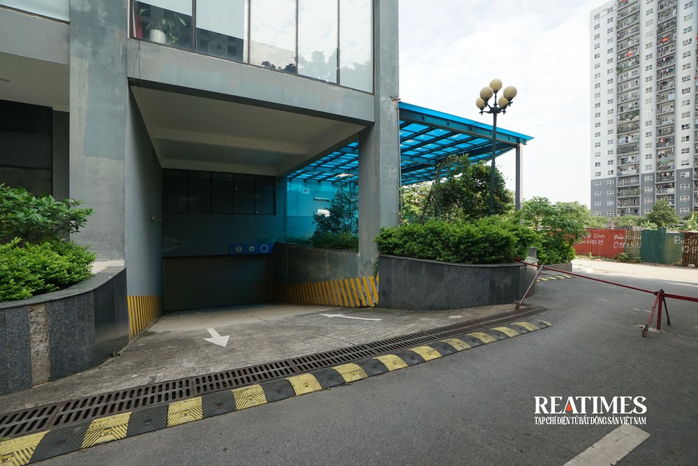 Cận cảnh khu nhà ở thương mại phục vụ tái định cư đang bỏ hoang hơn 700 căn hộ- Ảnh 5. Cận cảnh khu nhà ở thương mại phục vụ tái định cư đang bỏ hoang hơn 700 căn hộ- Ảnh 5.