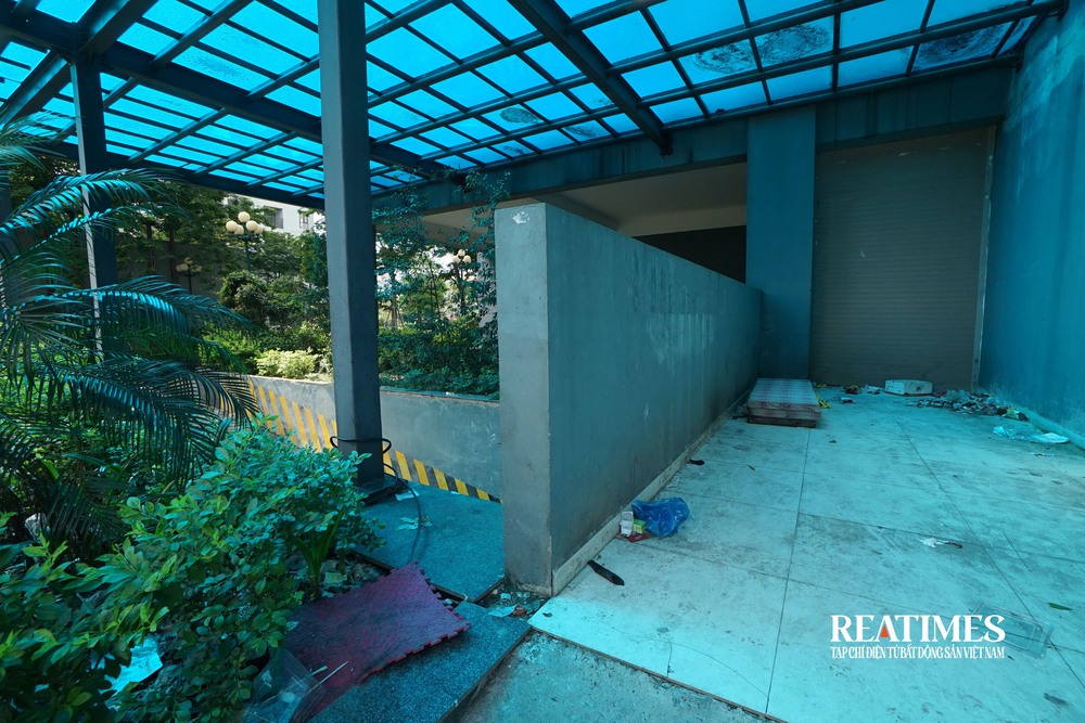 Cận cảnh khu nhà ở thương mại phục vụ tái định cư đang bỏ hoang hơn 700 căn hộ- Ảnh 8. Cận cảnh khu nhà ở thương mại phục vụ tái định cư đang bỏ hoang hơn 700 căn hộ- Ảnh 8.