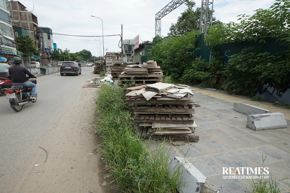 Hà Nội: Tuyến đường 2km làm gần 10 năm chưa hoàn thành- Ảnh 10. Hà Nội: Tuyến đường 2km làm gần 10 năm chưa hoàn thành- Ảnh 10.
