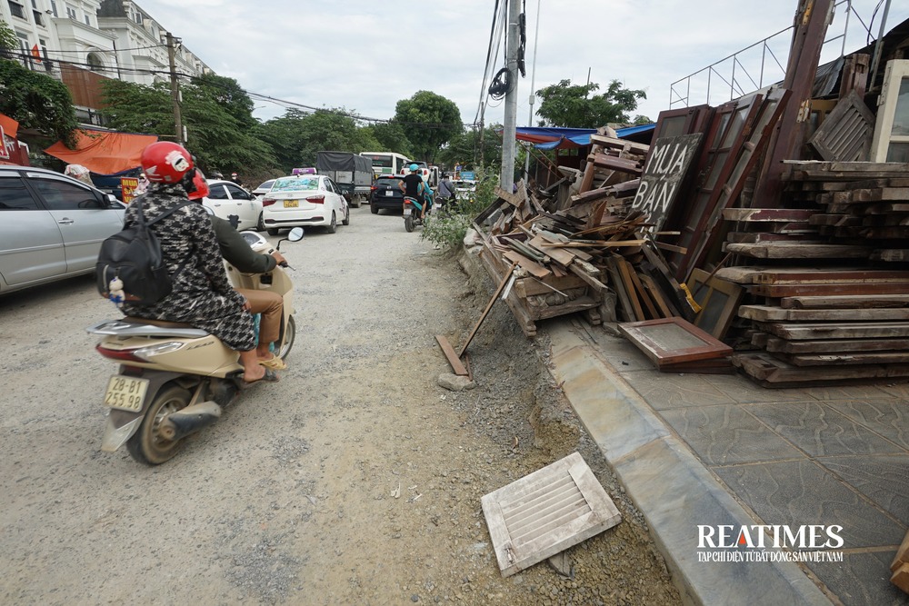 Hà Nội: Tuyến đường 2km làm gần 10 năm chưa hoàn thành- Ảnh 18. Hà Nội: Tuyến đường 2km làm gần 10 năm chưa hoàn thành- Ảnh 18.