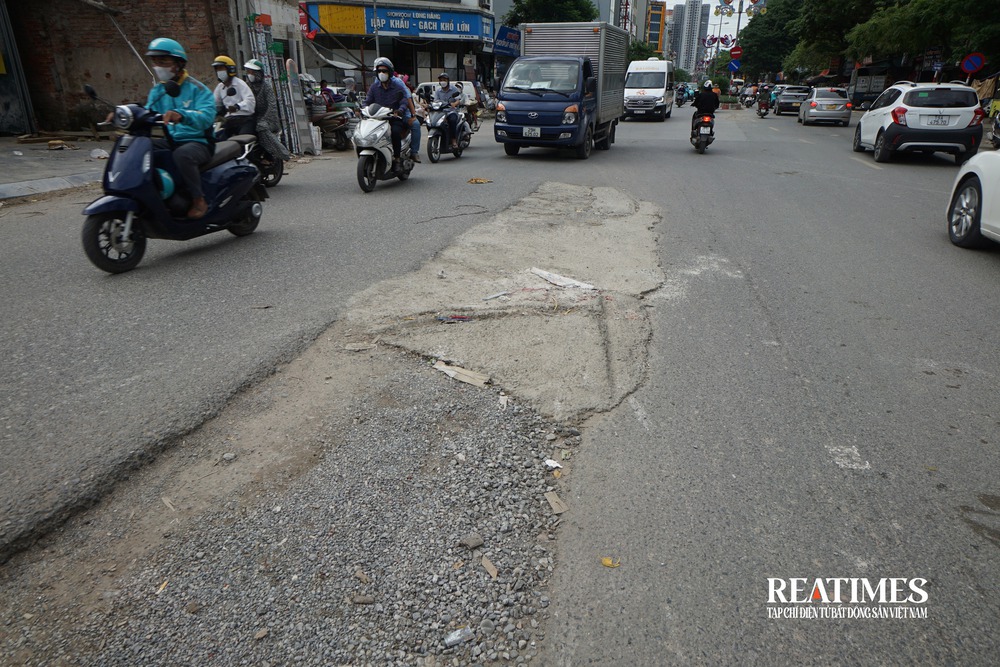 Hà Nội: Tuyến đường 2km làm gần 10 năm chưa hoàn thành- Ảnh 4. Hà Nội: Tuyến đường 2km làm gần 10 năm chưa hoàn thành- Ảnh 4.