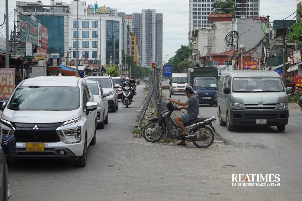 Hà Nội: Tuyến đường 2km làm gần 10 năm chưa hoàn thành- Ảnh 8. Hà Nội: Tuyến đường 2km làm gần 10 năm chưa hoàn thành- Ảnh 8.