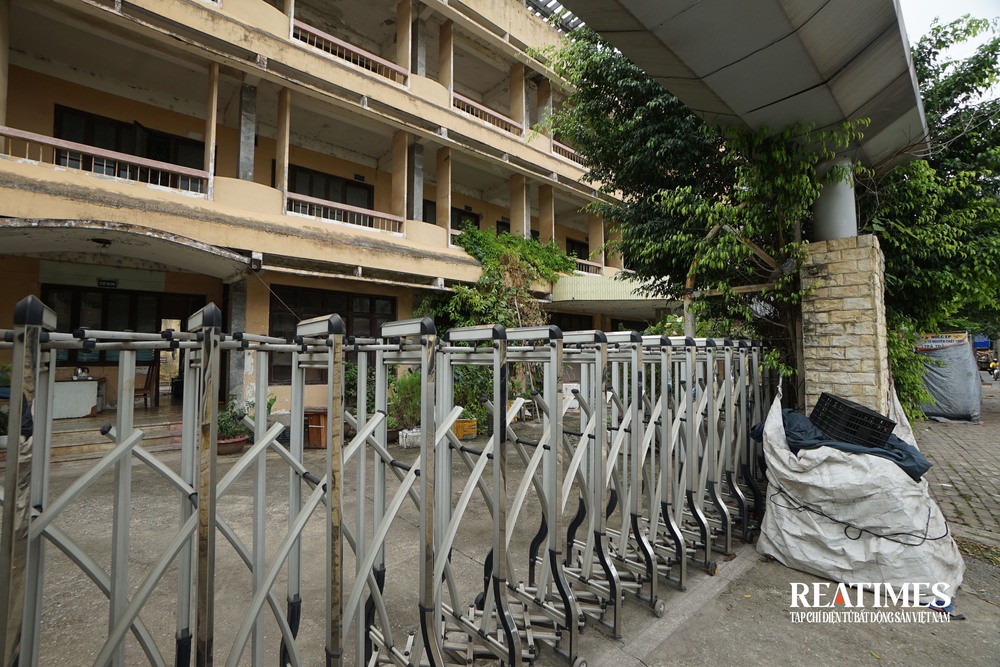 Hà Nội: Tuyến phố dài gần 1km có 5 trụ sở công bỏ hoang lãng phí- Ảnh 10. Hà Nội: Tuyến phố dài gần 1km có 5 trụ sở công bỏ hoang lãng phí- Ảnh 10.