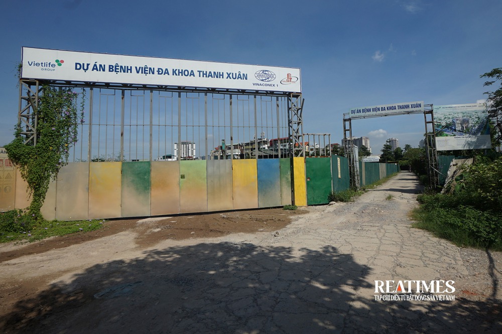 Hà Nội: Dự án Bệnh viện đa khoa Thanh Xuân hơn 10 năm vẫn là bãi cỏ mọc lãng phí- Ảnh 6. Hà Nội: Dự án Bệnh viện đa khoa Thanh Xuân hơn 10 năm vẫn là bãi cỏ mọc lãng phí- Ảnh 6.