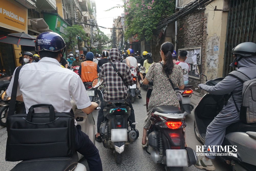Hà Nội: Ngõ 381 Nguyễn Khang bao giờ được mở rộng?- Ảnh 11. Hà Nội: Ngõ 381 Nguyễn Khang bao giờ được mở rộng?- Ảnh 11.