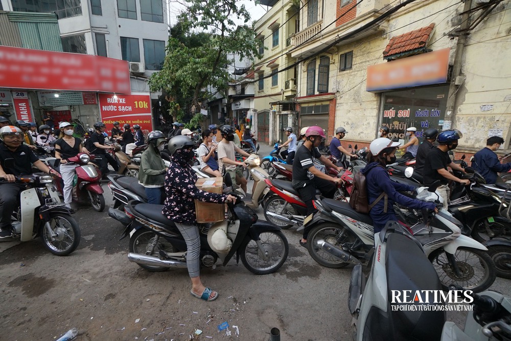 Hà Nội: Ngõ 381 Nguyễn Khang bao giờ được mở rộng?- Ảnh 16. Hà Nội: Ngõ 381 Nguyễn Khang bao giờ được mở rộng?- Ảnh 16.