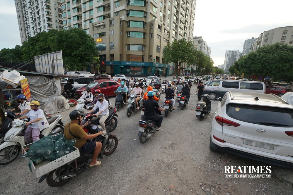 Hà Nội: Ngõ 381 Nguyễn Khang bao giờ được mở rộng?- Ảnh 20. Hà Nội: Ngõ 381 Nguyễn Khang bao giờ được mở rộng?- Ảnh 20.