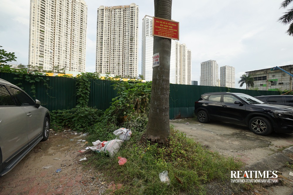 Hà Nội: Dự án tháp tài chính quốc tế hơn 13.000m2 đất sau 20 năm để cỏ mọc hoang gây lãng phí- Ảnh 6. Hà Nội: Dự án tháp tài chính quốc tế hơn 13.000m2 đất sau 20 năm để cỏ mọc hoang gây lãng phí- Ảnh 6.
