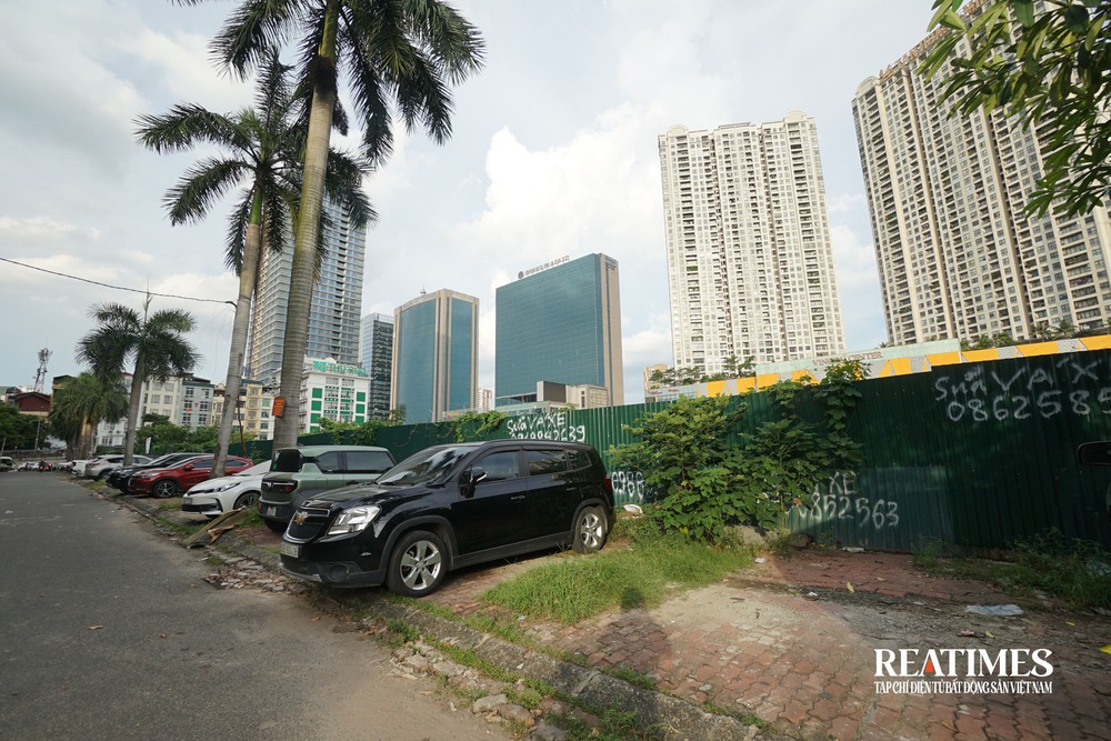 Hà Nội: Dự án tháp tài chính quốc tế hơn 13.000m2 đất sau 20 năm để cỏ mọc hoang gây lãng phí- Ảnh 11. Hà Nội: Dự án tháp tài chính quốc tế hơn 13.000m2 đất sau 20 năm để cỏ mọc hoang gây lãng phí- Ảnh 11.
