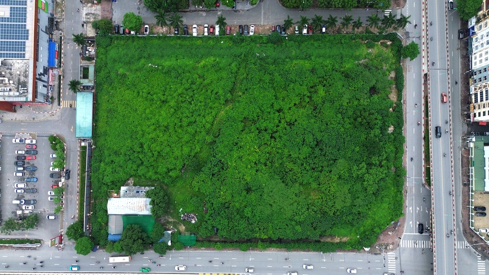 Hà Nội: Dự án tháp tài chính quốc tế hơn 13.000m2 đất sau 20 năm để cỏ mọc hoang gây lãng phí- Ảnh 12. Hà Nội: Dự án tháp tài chính quốc tế hơn 13.000m2 đất sau 20 năm để cỏ mọc hoang gây lãng phí- Ảnh 12.