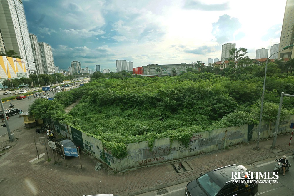 Hà Nội: Dự án tháp tài chính quốc tế hơn 13.000m2 đất sau 20 năm để cỏ mọc hoang gây lãng phí- Ảnh 17. Hà Nội: Dự án tháp tài chính quốc tế hơn 13.000m2 đất sau 20 năm để cỏ mọc hoang gây lãng phí- Ảnh 17.