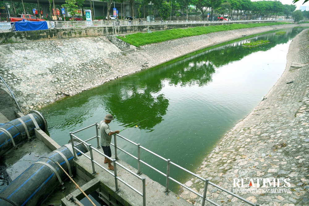 Hà Nội: "Hồi sinh" sông Tô Lịch, nước trong xanh cá bơi lội- Ảnh 23.