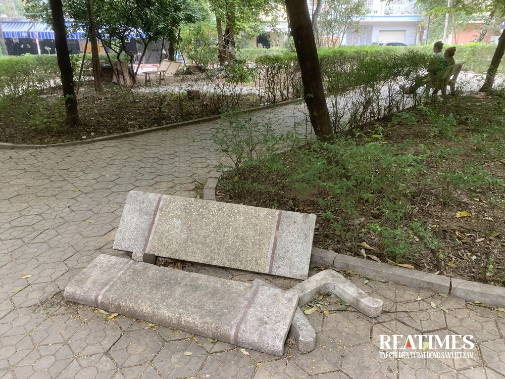 Hà Nội: Vườn hoa 52 tỷ đồng xuống cấp, để hoang lãng phí- Ảnh 29.