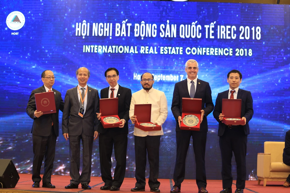 Nhìn lại những hình ảnh của nguyên Chủ tịch VNREA Nguyễn Trần Nam với cộng đồng doanh nghiệp bất động sản- Ảnh 16. Nhìn lại những hình ảnh của nguyên Chủ tịch VNREA Nguyễn Trần Nam với cộng đồng doanh nghiệp bất động sản- Ảnh 16.