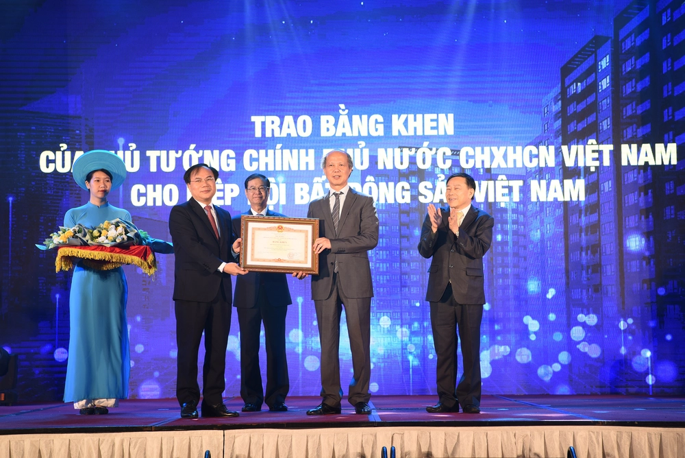Nhìn lại những hình ảnh của nguyên Chủ tịch VNREA Nguyễn Trần Nam với cộng đồng doanh nghiệp bất động sản- Ảnh 5. Nhìn lại những hình ảnh của nguyên Chủ tịch VNREA Nguyễn Trần Nam với cộng đồng doanh nghiệp bất động sản- Ảnh 5.