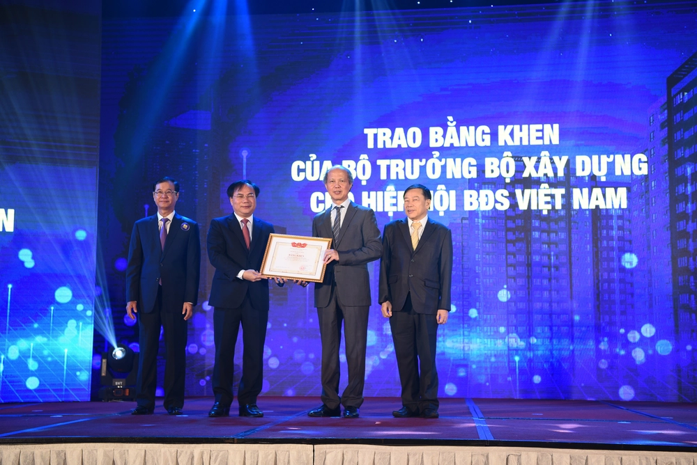 Nhìn lại những hình ảnh của nguyên Chủ tịch VNREA Nguyễn Trần Nam với cộng đồng doanh nghiệp bất động sản- Ảnh 6. Nhìn lại những hình ảnh của nguyên Chủ tịch VNREA Nguyễn Trần Nam với cộng đồng doanh nghiệp bất động sản- Ảnh 6.