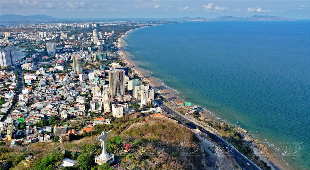 Phát triển TP.HCM trở thành siêu đô thị quốc tế: Cơ hội, thách thức và con đường phía trước- Ảnh 3.