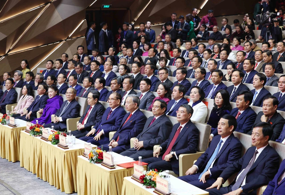 Toàn văn bài phát biểu của Tổng Bí thư Tô Lâm tại Lễ tuyên dương Bí thư Chi bộ xuất sắc và trao Giải Búa liềm Vàng lần thứ X- Ảnh 2. Toàn văn bài phát biểu của Tổng Bí thư Tô Lâm tại Lễ tuyên dương Bí thư Chi bộ xuất sắc và trao Giải Búa liềm Vàng lần thứ X- Ảnh 2.